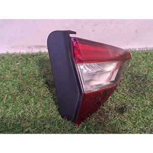 ไฟหยุดด้านหลังซ้ายรวมอยู่กับประตู SKODA Superb Series (3V3) 3V9945307F DCZA (15>) - Product Image 2