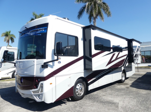 4UZAB2FC2SCWB7632 Nouveau camping-car de luxe classe A 2025 avec moteur à essence et intérieur spacieux à extension coulissante - Product Image 4