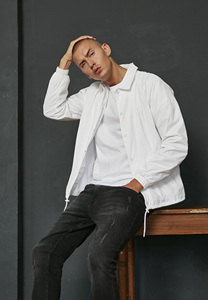 เสื้อแจ็คเก็ตโค้ชสีขาวสำหรับผู้ชายผ้าแคนวาสผ้าฝ้ายโพลีเอสเตอร์กันน้ำน้ำหนักเบางานปัก - Product Image 6