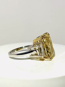 Lujo 18K Oro blanco Amarillo Emrald oro blanco Lab Grown Vivid Yellow Emrald Anillo de diamante de corte brillante VS1 IGI Certified - Product Image 4