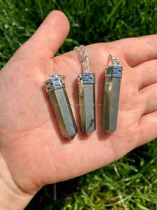 Venta al por mayor lápiz de pirita natural tallada Pequeña Piedra Preciosa de punta de cristal para Reiki curación meditación recuerdo piedra metafísica - Product Image 5