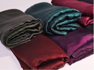 Tissu satiné Tora très demandé pour les robes de soirée ou les vêtements de créateurs, disponible au prix d'usine en Inde - Product Image 2
