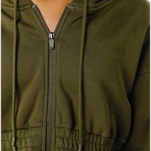 Sudadera con capucha y cremallera recortada para mujer de moda con tela suave y dobladillo acanalado Ideal para trajes casuales y de calle - Product Image 5