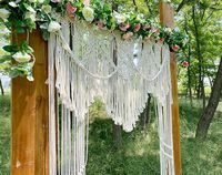 Rideaux bohèmes en macramé faits à la main pour fenêtres du salon avec un design de corde en coton naturel et un style de décoration d'intérieur vintage