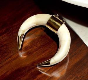 Collier avec pendentif en os de buffle, bijoux tribaux naturels et durables pour femmes, haute qualité - Product Image 1