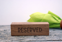 Étiquette de réserve en bois de plage personnalisée Base naturelle Tableau avec numéro de table Porte-nom de table de conférence de mariage Logo personnalisé Taille personnalisée