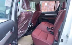 Toyota Hilux Revo Turbo 2024 de bajo kilometraje, doble cabina, 2.7L gasolina, automático, vehículos usados listos para enviar - Product Image 4