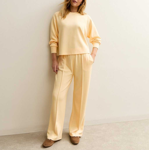 Jogging de sport pour femmes en molleton français, de haute qualité, couleur unie, extensible, avec cordon de serrage, grandes poches, jambes larges, logo personnalisé - Product Image 2