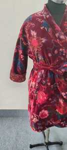 Bata de terciopelo con estampado de flores de luxurions, kimono unisex con estampado de flores, envoltura con cinturón, bata inspirada en Safari, felpa, Oliva, Burdeos - Product Image 6
