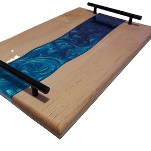 Plateau de service en résine et bois d'acacia avec poignée en métal Plateau de table basse pour ustensiles de cuisine pour hôtels et restaurants Vente en gros - Product Image 1