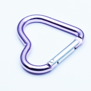 Piccolo moschettone rosa personalizzato a forma <span class=keywords><strong>di</strong></span> cuore | Prodotto promozionale ideale <span class=keywords><strong>per</strong></span> eventi e <span class=keywords><strong>idee</strong></span> regalo <span class=keywords><strong>di</strong></span> <span class=keywords><strong>san</strong></span> <span class=keywords><strong>valentino</strong></span> - Product Image 5