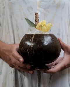 Gobelet en coquille de noix de coco 100% artisanal, naturel, fait à la main / Bol en coquille de noix de coco avec piédestal, avec logo gravé au laser, fabriqué au Vietnam - Product Image 6