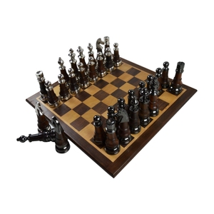 Jeu d'échecs en métal et acrylique Fresh Game avec design de finition brillante Décors combinés colorés et plaqués Jeu d'esprit Jeu d'échecs en bois - Product Image 3