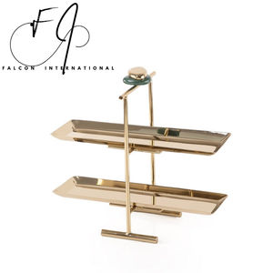 Bandeja de chocolate de diseño de forma rectangular de dos niveles de acero con acabado dorado Soporte de chocolate seguro y decorativo - Product Image 1