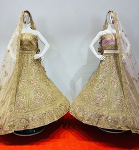 Lehenga Choli de Diseño Exclusivo para Novias, con Pedrería Jarkan y Bordados, Traje de Boda Indio-Pakistaní - Product Image 5