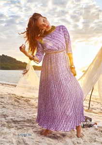 Lanzamos una nueva Georgette pura con estampado tradicional y colección de vestidos de diseñador acampanados hechos a mano para mujer - Product Image 3