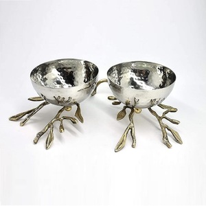 Cuencos decorativos martillados a mano de plata con soporte de hojas doradas Cuencos bellamente hechos a mano a granel para servir la decoración - Product Image 1