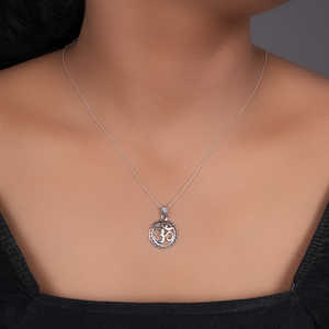 Collier pendentif Om en or 14 carats et argent 925, perle d'eau douce, bijoux géométriques spirituels pour femmes, rhodié, pour cadeaux, topaze, émeraude - Product Image 2