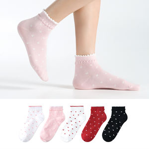 Calcetines de Algodón para Mujer Kikiya, Calcetines Casuales Transpirables con Diseño de Corazón y Bonito Volante, Estilo Coreano para Uso Diario - Product Image 1
