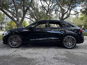 Audi SQ8 Prestige 2024 con motor V8 biturbo de 4.0 litros y transmisión automática de ocho velocidades - Product Image 3