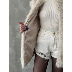 Chaleco de Piel Sintética para Mujer Topshow, Venta al Por Mayor - Product Image 2