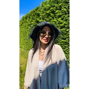 Chapeau de paille noir naturel texturé tricoté à la main - Large bord avec bords à franges, accessoire d'été HSR2097 - black2097 - Product Image 5