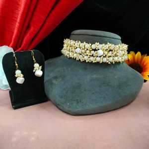 Ensemble de tour de cou en perles brillantes classique et moderne pour les mariages et les fêtes Colliers à la mode - Product Image 1