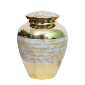 Urne en métal antique faite à la main Design Art déco inspiré de la gravure détaillée de style vintage pour le mémorial des cendres disponible à la vente en inde - Product Image 1