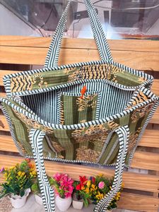 กระเป๋าโท้ทลายเสือคันธา สีเขียว ผ้าฝ้ายลายเสือแบบควิลท์ กระเป๋าโท้ทลายเสือสีเขียว กระเป๋าโท้ทสะพายไหล่ลายเสือ - Product Image 3