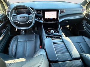 Wagoneer Serie III 4WD 2023 Usado, SUV con Motor Hurricane 3.0L Twin Turbo, Transmisión Automática de 8 Velocidades, 8 Asientos, Vehículo Familiar Todoterreno - Product Image 4