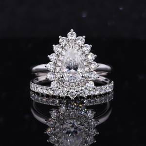 แหวนหมั้นเพชรเม็ดลูกแพร์สุดหรูพร้อมแหวนแต่งงานครึ่งนิรันดร์แหวนทอง10K - Product Image 4