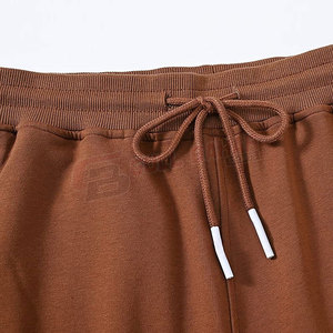 Short décontracté pour homme avec motif uni minimaliste et fente latérale au toucher doux pour l'été au quotidien - Product Image 3