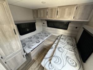 <span class=keywords><strong>Caravane</strong></span> <span class=keywords><strong>de</strong></span> voyage légère et moderne KZz Escape HATCH 20, modèle 2021-2024, avec <span class=keywords><strong>auvent</strong></span> électrique <span class=keywords><strong>de</strong></span> 14 pieds et suspension à double amortisseur - Product Image 3