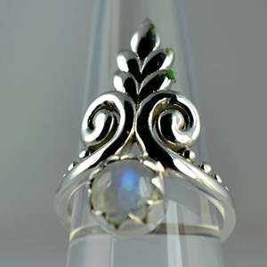 Anillo Hecho a Mano de Plata de Ley 925 con Piedra Lunar Arcoíris, Joyería Boho con Piedra de Nacimiento de Junio, Regalo Perfecto para su Cumpleaños o Aniversario - Product Image 3
