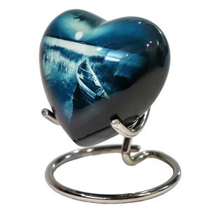 Urna de cremación de recuerdo en forma de corazón única para cenizas humanas hecha a mano en latón y urna de entierro de recuerdo grabada a mano en casa - Product Image 3