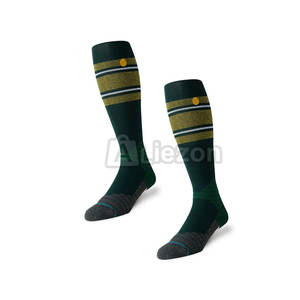 Chaussettes décontractées personnalisables pour hommes avec logo de haute qualité, couleur personnalisée, conception à coupe régulière à vendre - Product Image 5