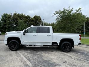 <span class=keywords><strong>Chevrolet</strong></span> <span class=keywords><strong>Silverado</strong></span> 2500HD High Country, pick-up robuste, blanc impeccable, moteur <span class=keywords><strong>V8</strong></span> turbo <span class=keywords><strong>diesel</strong></span>, meilleur prix - Product Image 4