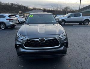 Toyota Highlander LE 2024 d'occasion en excellent état - Product Image 1