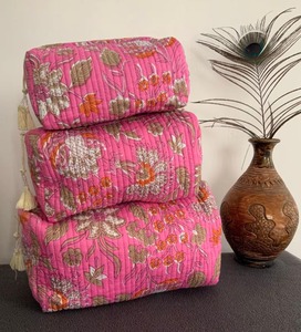 Juego de Bolsas de Cosméticos Grandes de Algodón Acolchado de 3 Piezas, Resistentes al Agua, con Cierre, para Viaje y Regalo para Cualquier Ocasión - Product Image 1