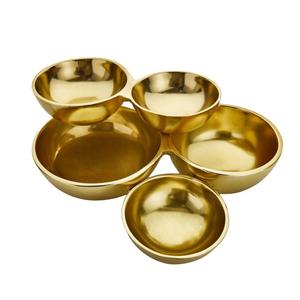 Bol de Servir con Múltiples Compartimentos Personalizable de Aluminio con Acabado Dorado Texturizado, Servidor de Aperitivos Moderno y Ecológico - Product Image 4