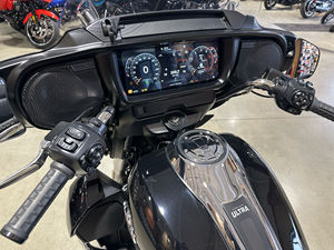 Harley-Davidson Street Glide Ultra Trike de Próxima Generación 2025 con Acabado Cromado en Negro Vívido y Motor Milwaukee 8 117 en Venta - Product Image 3