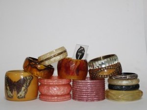 Bracelet de mode en résine ronde de conception florale de qualité supérieure pour les femmes de style traditionnel avec feuille de base en laiton et feuille de base en laiton imprimée - Product Image 6