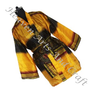 KS007 Kimono de Bohème en Soie Vintage Sari Court Boho Gypsy Recyclé Sari Soie Vintage Sari Kimono Robes Courtes Robe Vêtements de Nuit pour Femmes - Product Image 1
