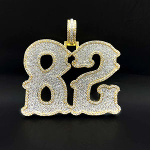 Collier avec pendentif personnalisé en hip-hop avec initiales et pierres CZ en gros - Product Image 1