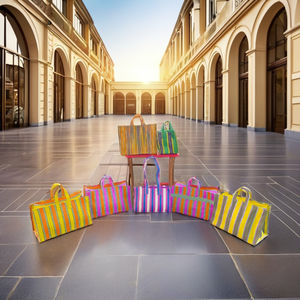 Sacs et étuis cosmétiques rayés tissés à glissière en nylon RPET réutilisables et écologiques Sacs de plage en plastique recyclé fabriqués en Inde - Product Image 1