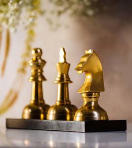 AK laiton échecs roi chevalier table avec laiton or finition pièce maîtresse décorative pour décor de table/décor de bureau - Product Image 1