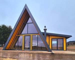 Casa Prefabricada Moderna de Madera con Estructura en A, con Garantía de por Vida y Alta Resistencia al Viento, para Familias y Vacaciones - Product Image 1