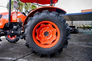 Tractor Agrícola Kubota M6040SU Multiusos 4x4 de 60HP con Sistema PTO - Product Image 6
