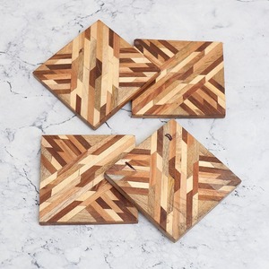 Ensemble de 4 sous-verres uniques en bois de résine faits à la main de qualité supérieure pour événements spéciaux et cadeaux - Product Image 2