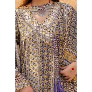 Ensemble de costume pour femme bleu marine et or non cousu, 3 pièces, ensemble élégant - Product Image 3